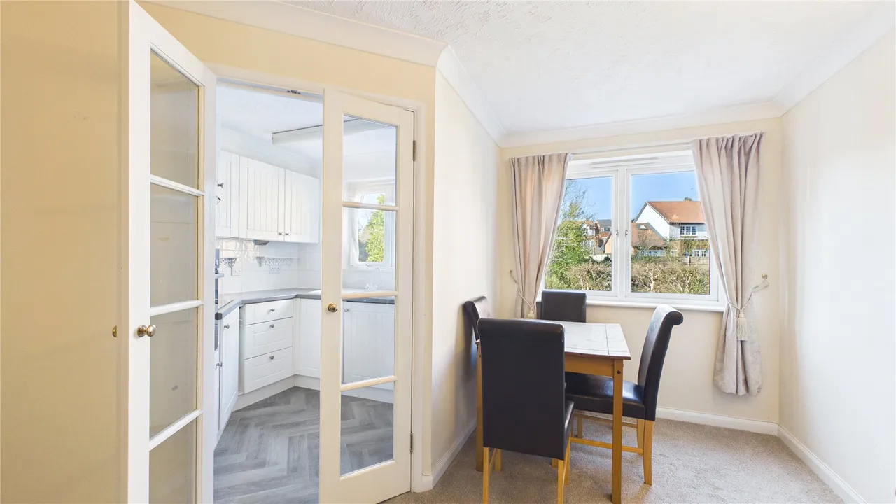 Hart Dene Court, Bagshot, GU19, photo 4