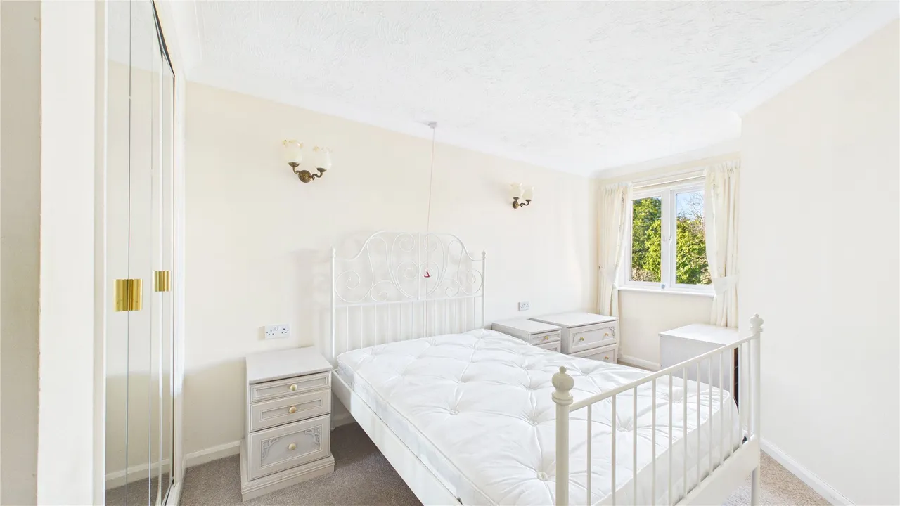 Hart Dene Court, Bagshot, GU19, photo 7