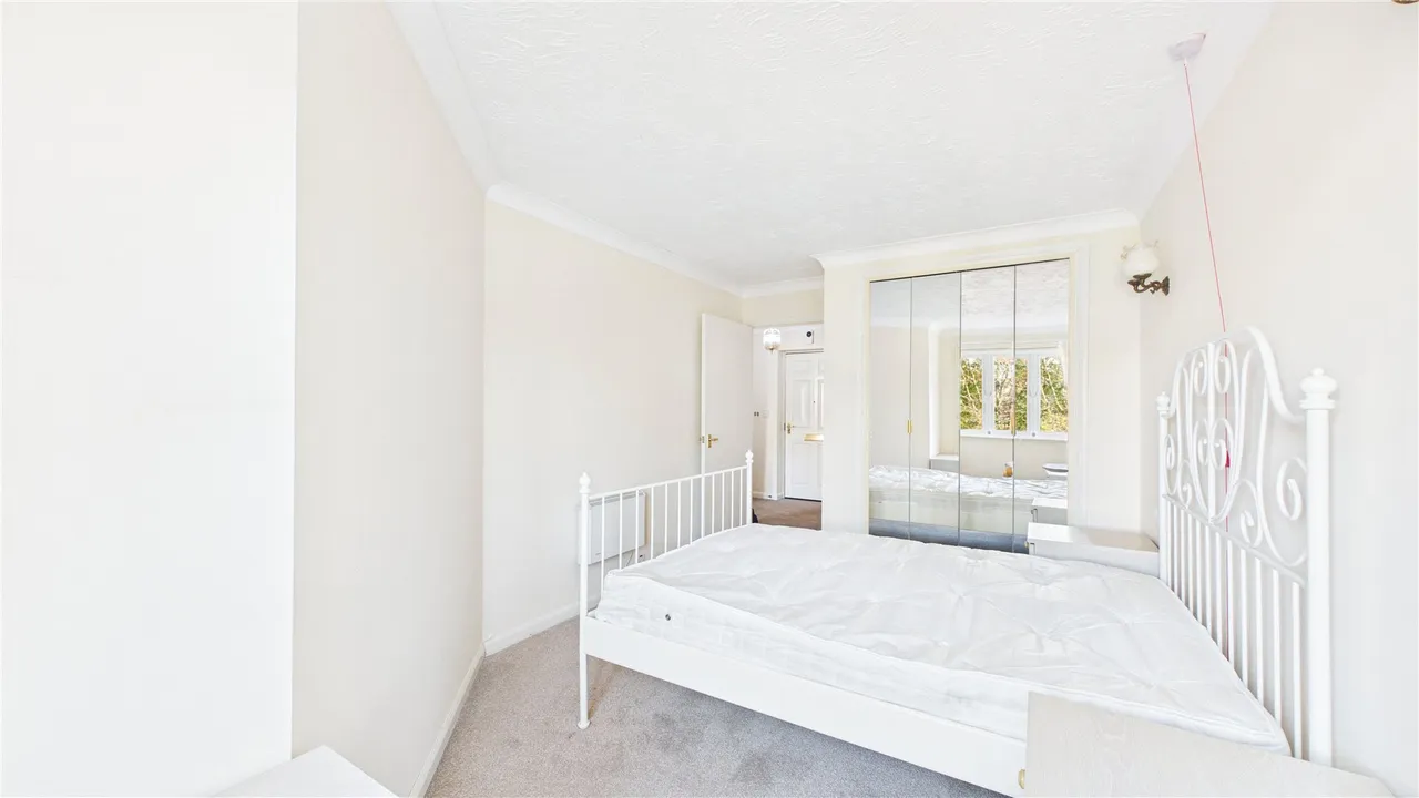 Hart Dene Court, Bagshot, GU19, photo 8