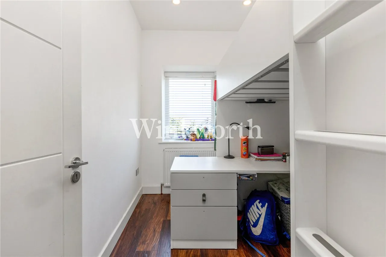 Lynbridge Gardens, London, N13, photo 12