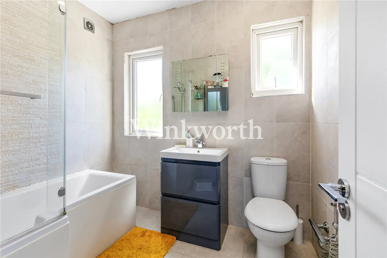 Lynbridge Gardens, London, N13, photo 13