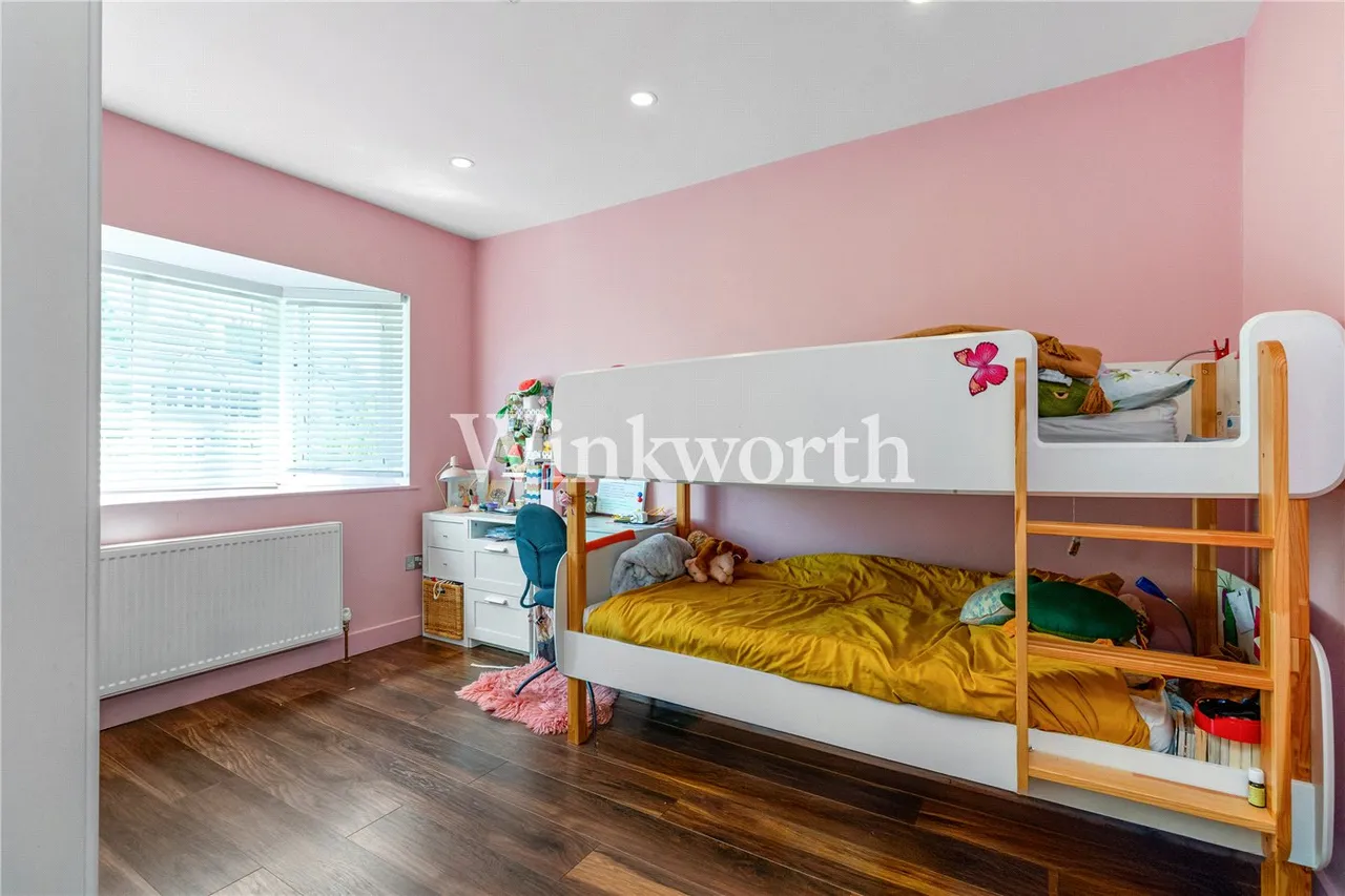 Lynbridge Gardens, London, N13, photo 11