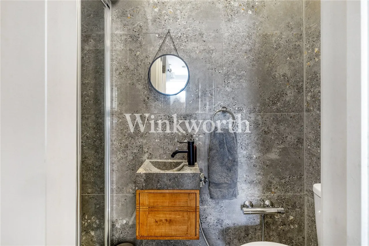 Lynbridge Gardens, London, N13, photo 8