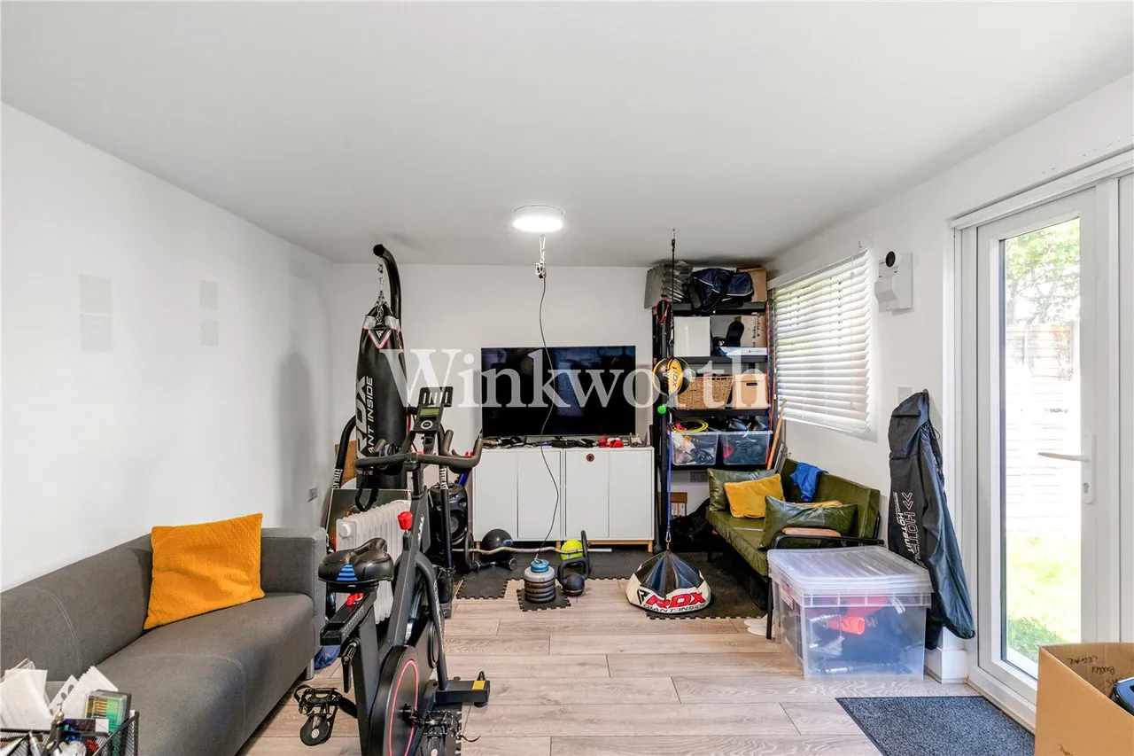 Lynbridge Gardens, London, N13, photo 16