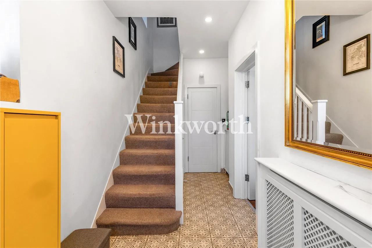 Lynbridge Gardens, London, N13, photo 14