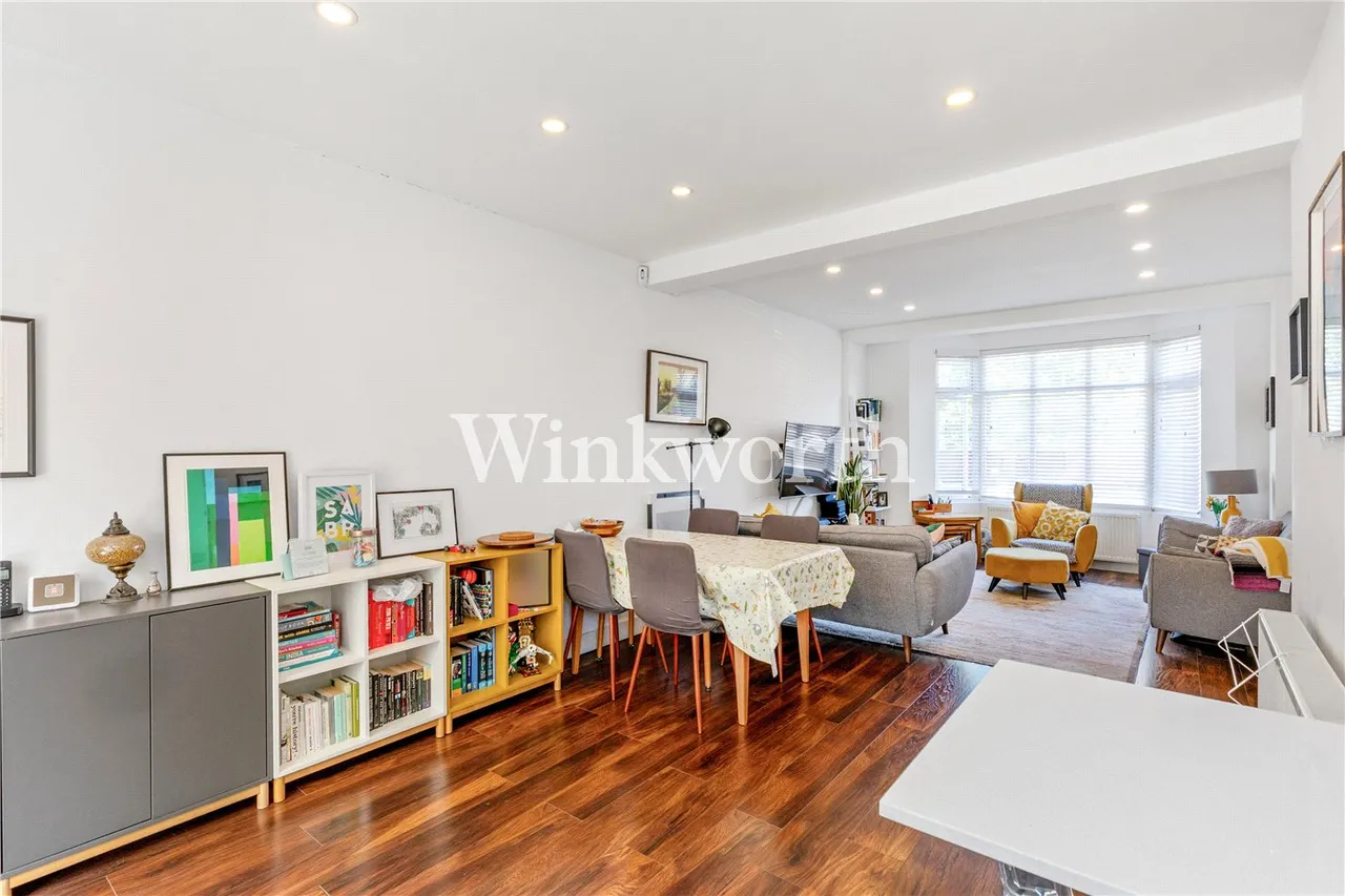 Lynbridge Gardens, London, N13, photo 6
