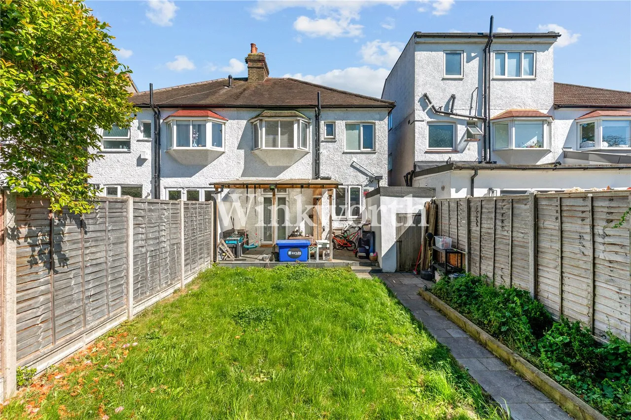 Lynbridge Gardens, London, N13, photo 15