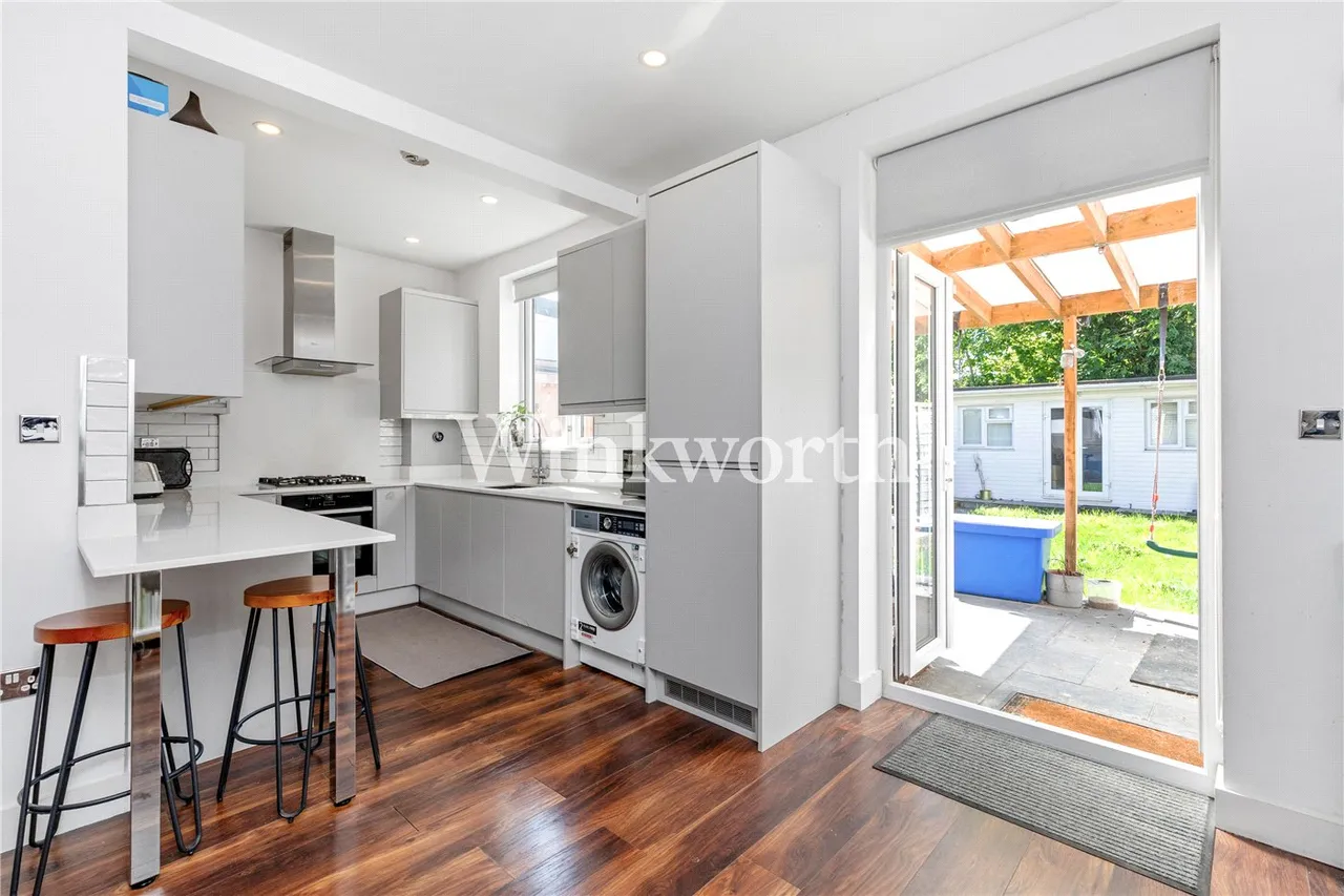 Lynbridge Gardens, London, N13, photo 4
