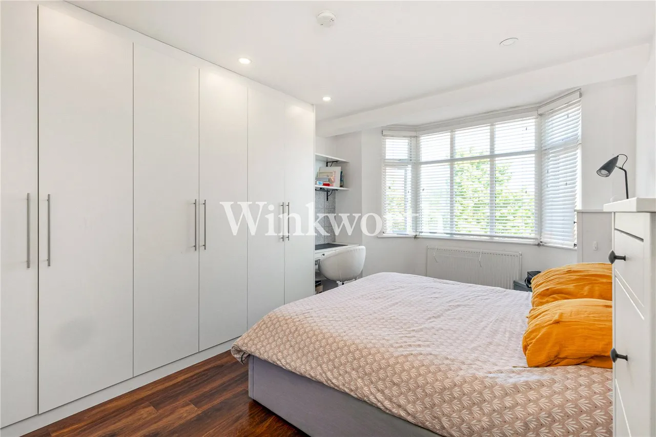 Lynbridge Gardens, London, N13, photo 10