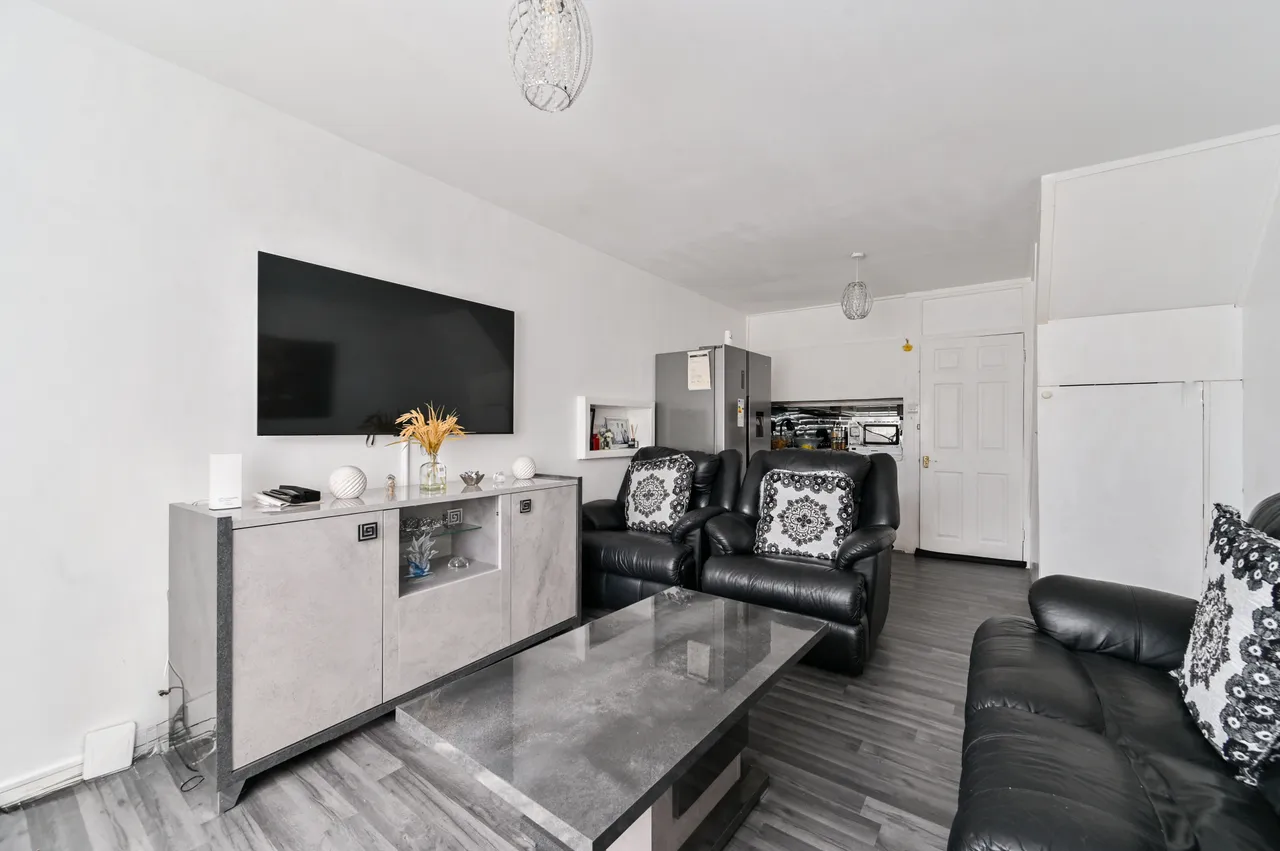 2 bed flat for sale — 23 Wimborne House, Dorset Road, London