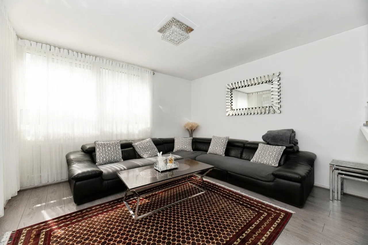 3 bed flat for sale, Winterfold Close, London, SW19