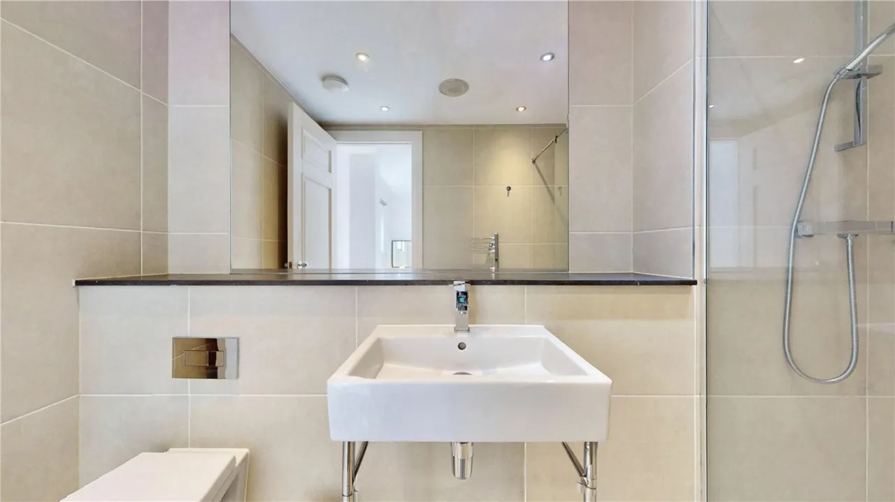 Commercial Road, Whitechapel, E1, photo 10