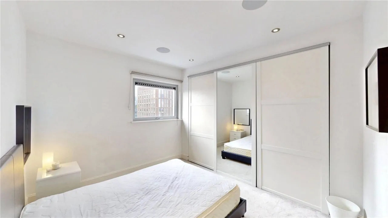 Commercial Road, Whitechapel, E1, photo 7