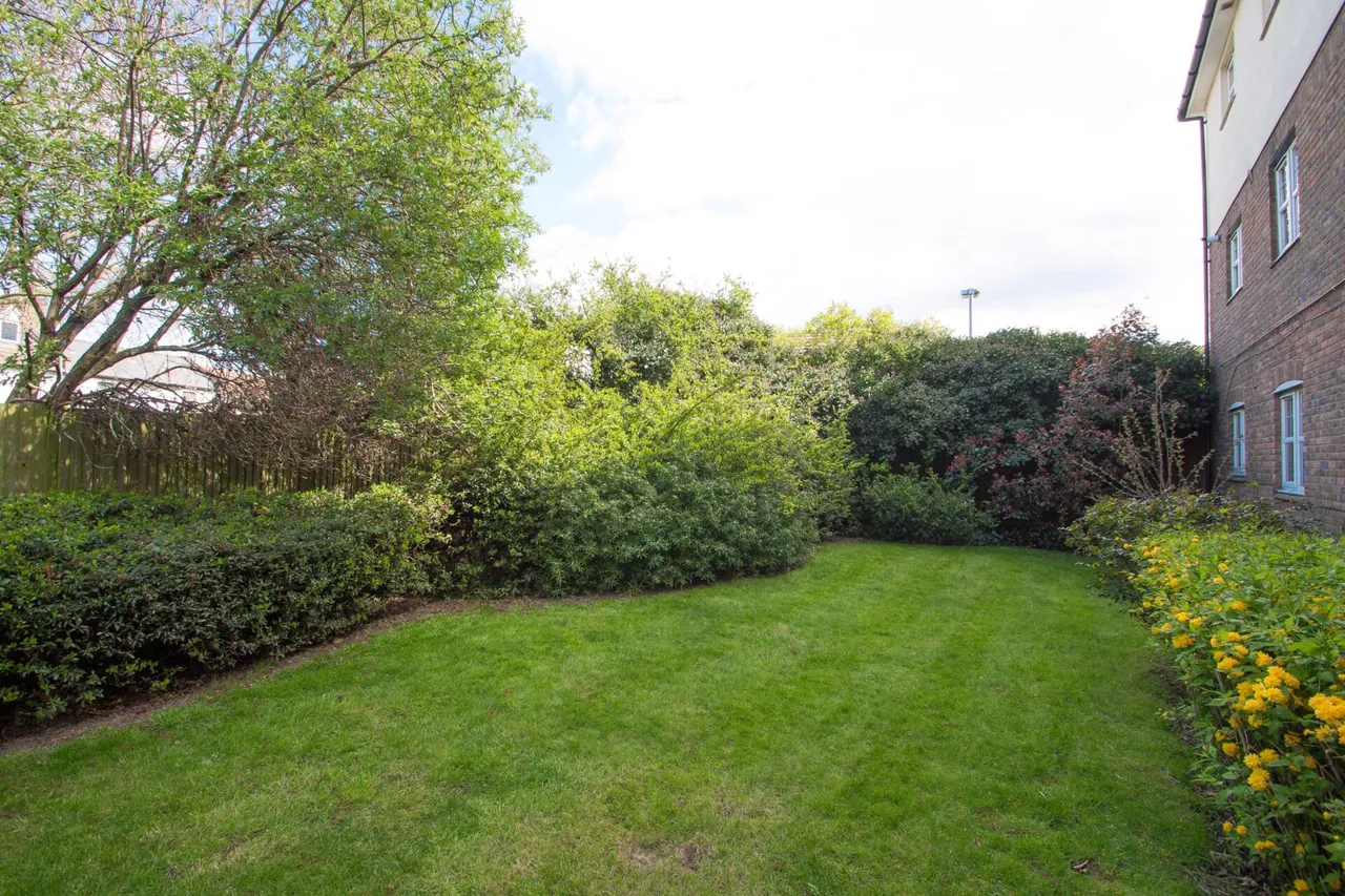 Newbury Close, Dartford, Kent, DA2, photo 9