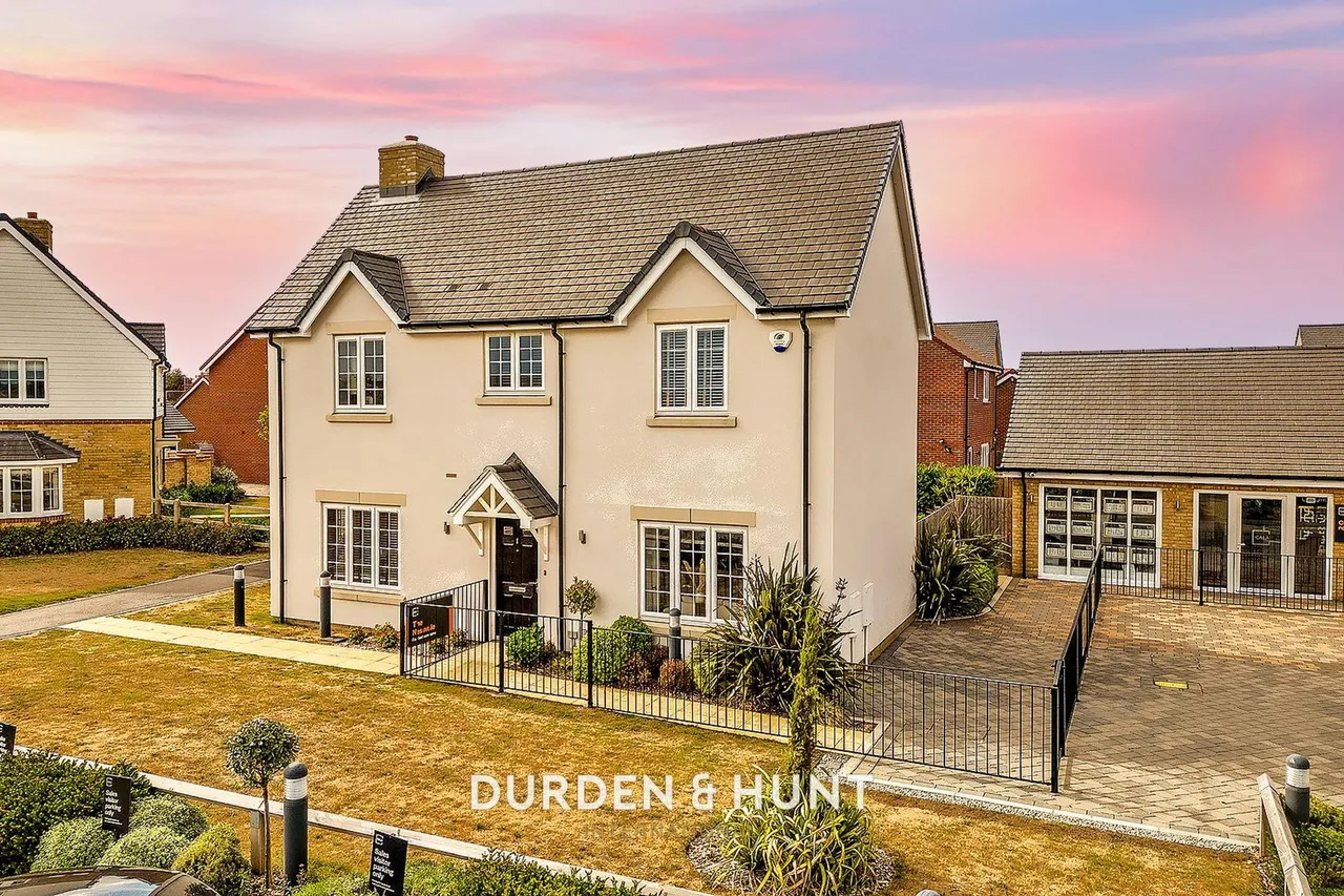 4 bed property for sale, Cinderpath Way, Great Bentley, CO7