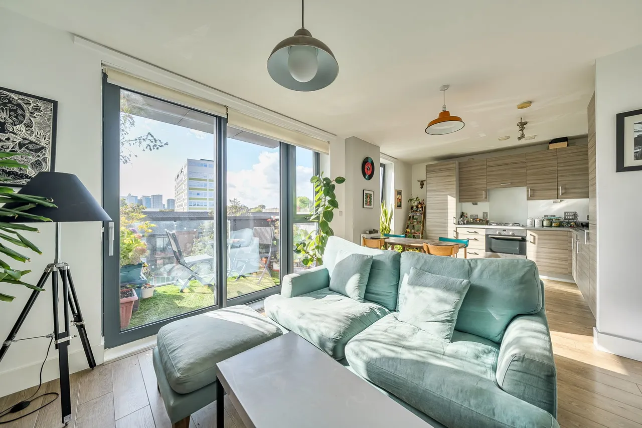 2 bed flat for sale — Hebrides Court, London, E1