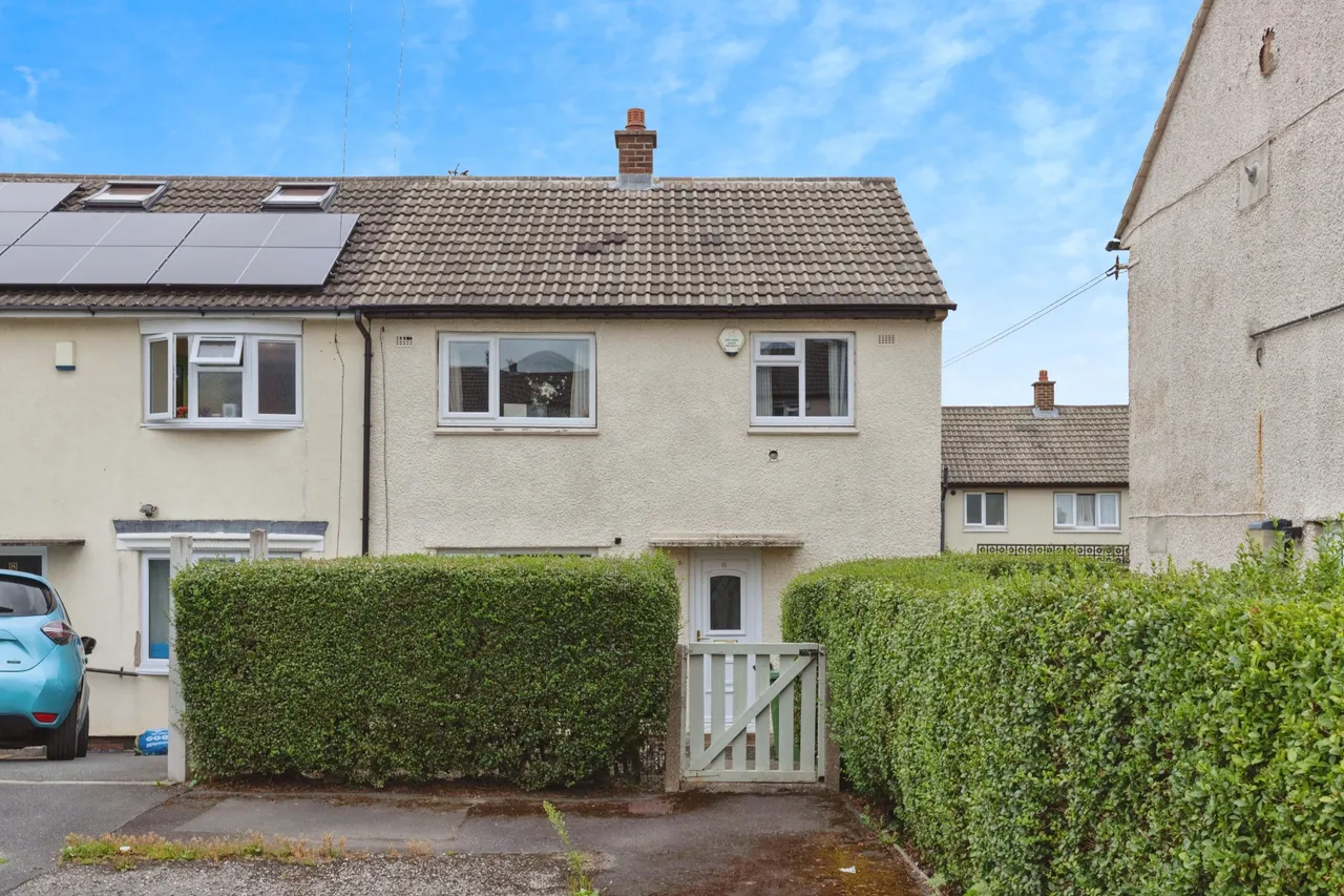 3 bed house for sale — Marlow Close, Huddersfield