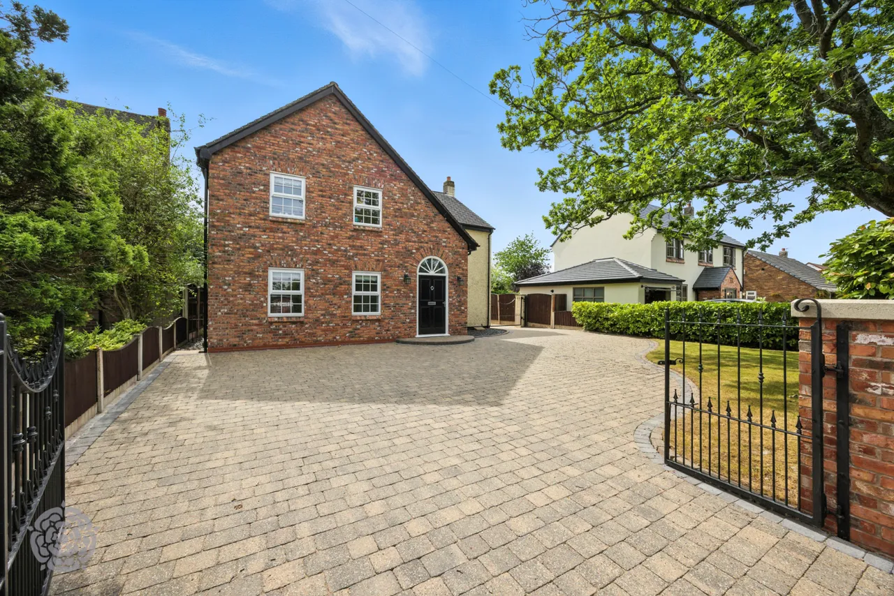 Twiss Green Lane, Culcheth, Warrington, WA3 4BZ, photo 2