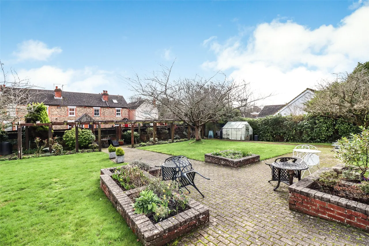 Clarence Road, Fleet, Hampshire, GU51 3XX, photo 4