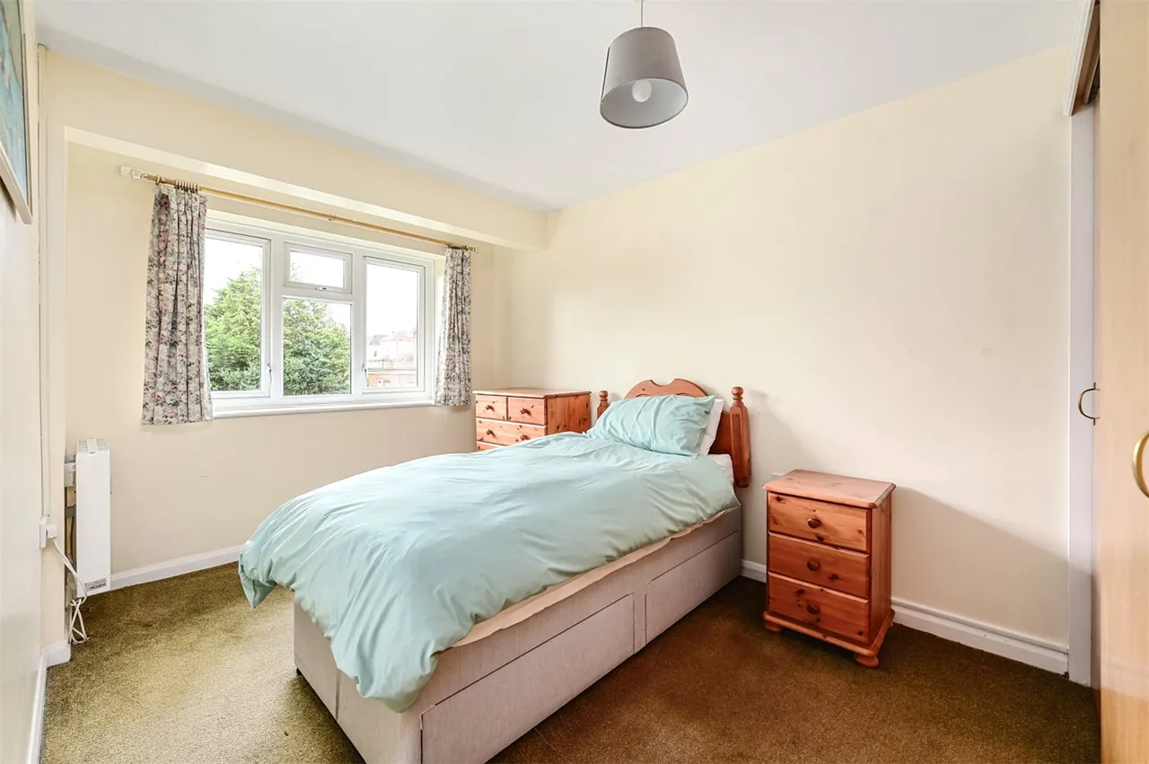 Clarence Road, Fleet, Hampshire, GU51 3XX, photo 5