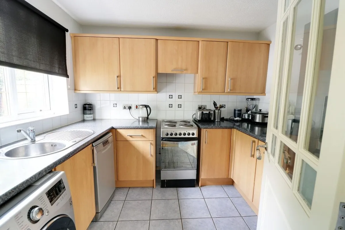 Newhall Crescent, Cannock, photo 4