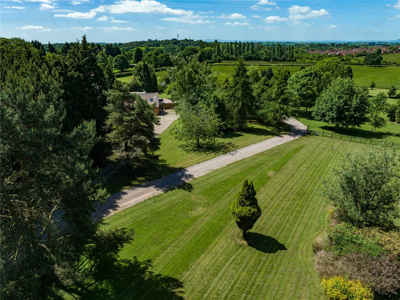 Littleheath Lane, Lickey End, Bromsgrove, Worcestershire, B60 1HU, photo 3