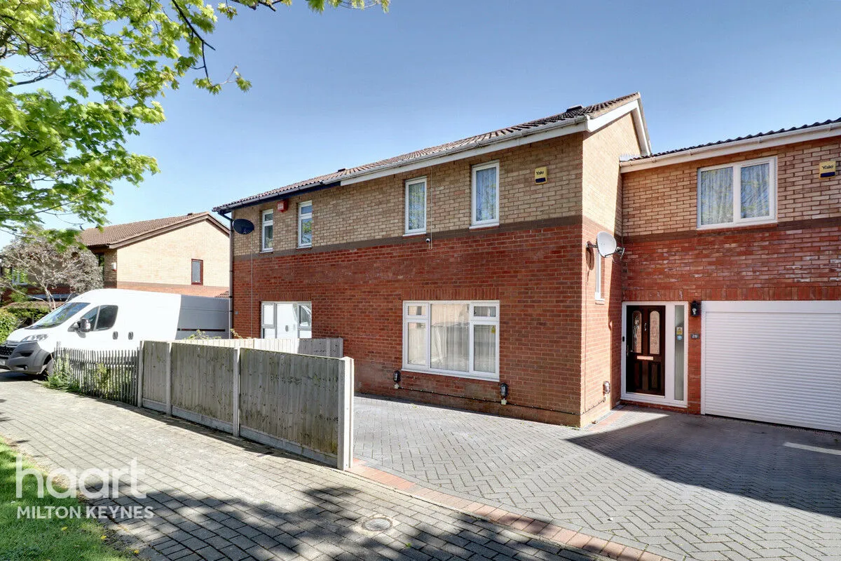 3 bed house for sale, Fairford Crescent, Downhead Park, MK15