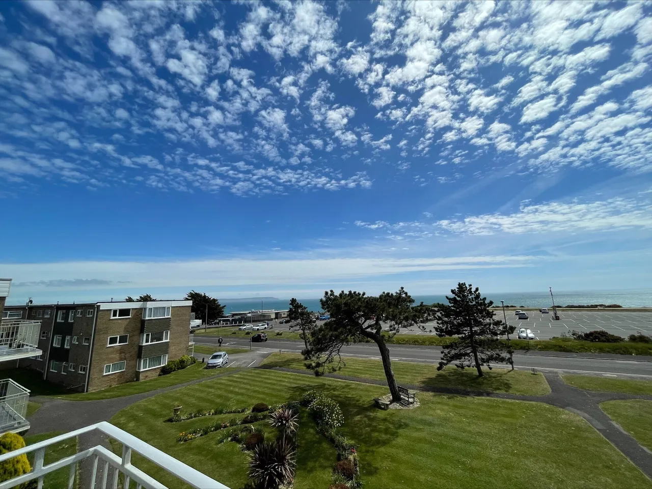 3 bed flat to rent, Exeter Court, Highcliffe, BH23