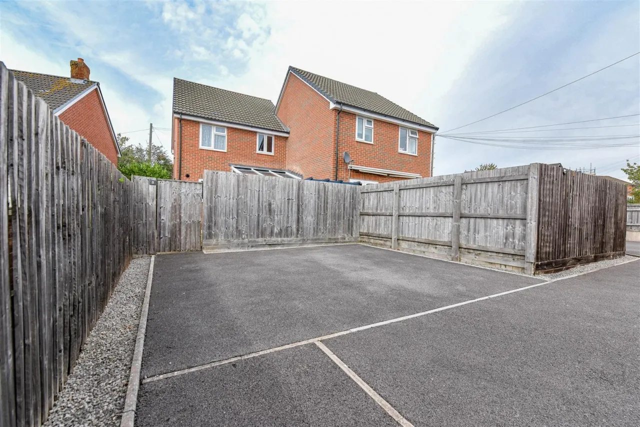 Gloucester Road, Newtown, GL13, photo 6