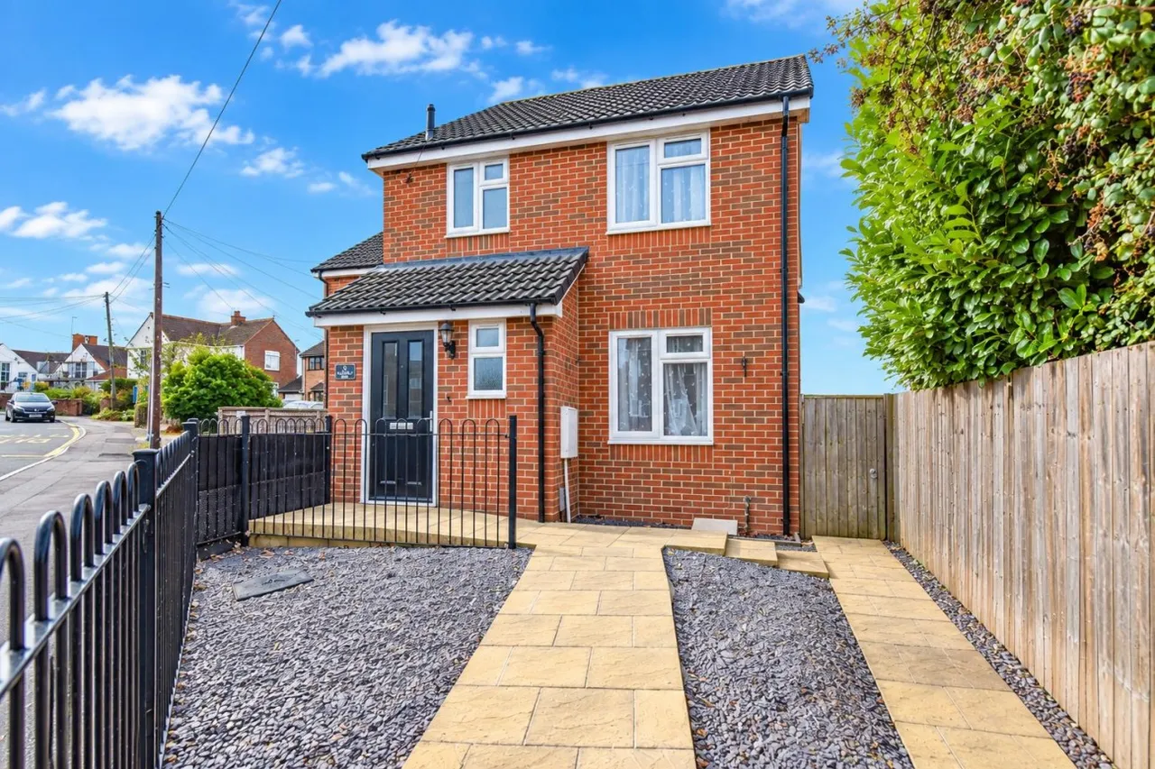 3 bed house for sale, Gloucester Road, Newtown, GL13