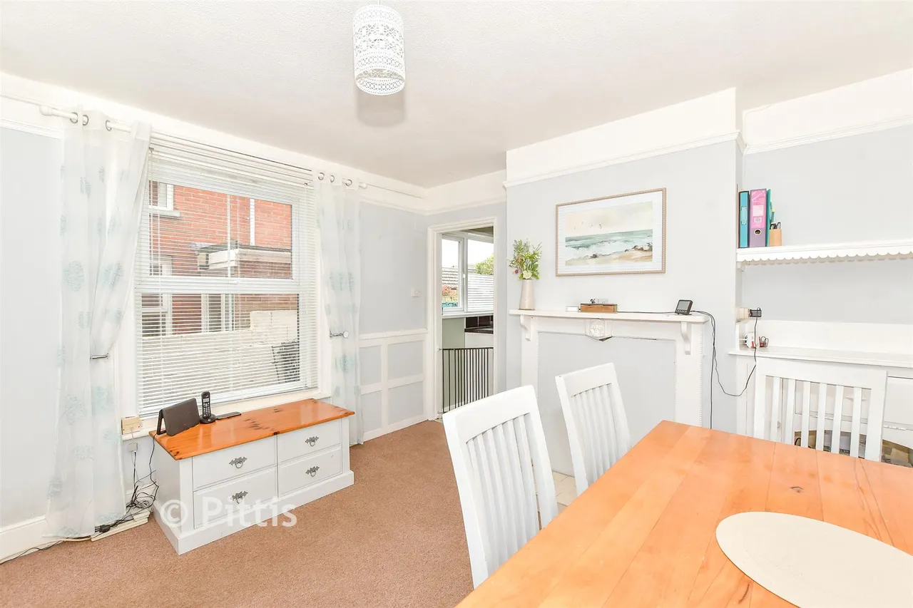 Princes Road, Freshwater, PO40, photo 4