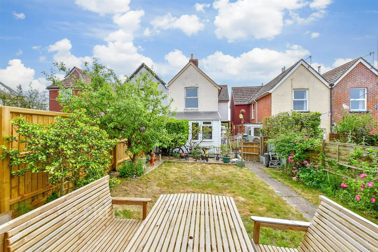 Princes Road, Freshwater, PO40, photo 2