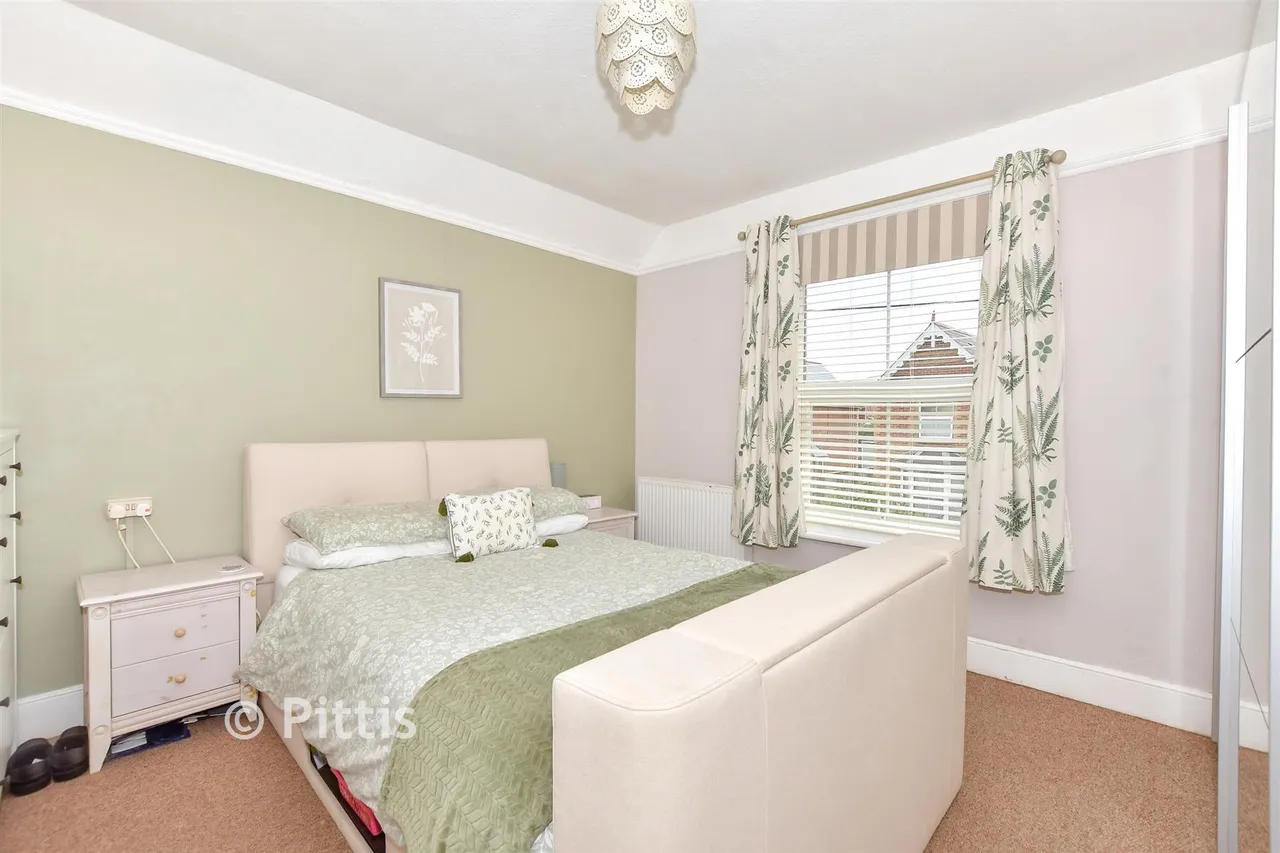 Princes Road, Freshwater, PO40, photo 6