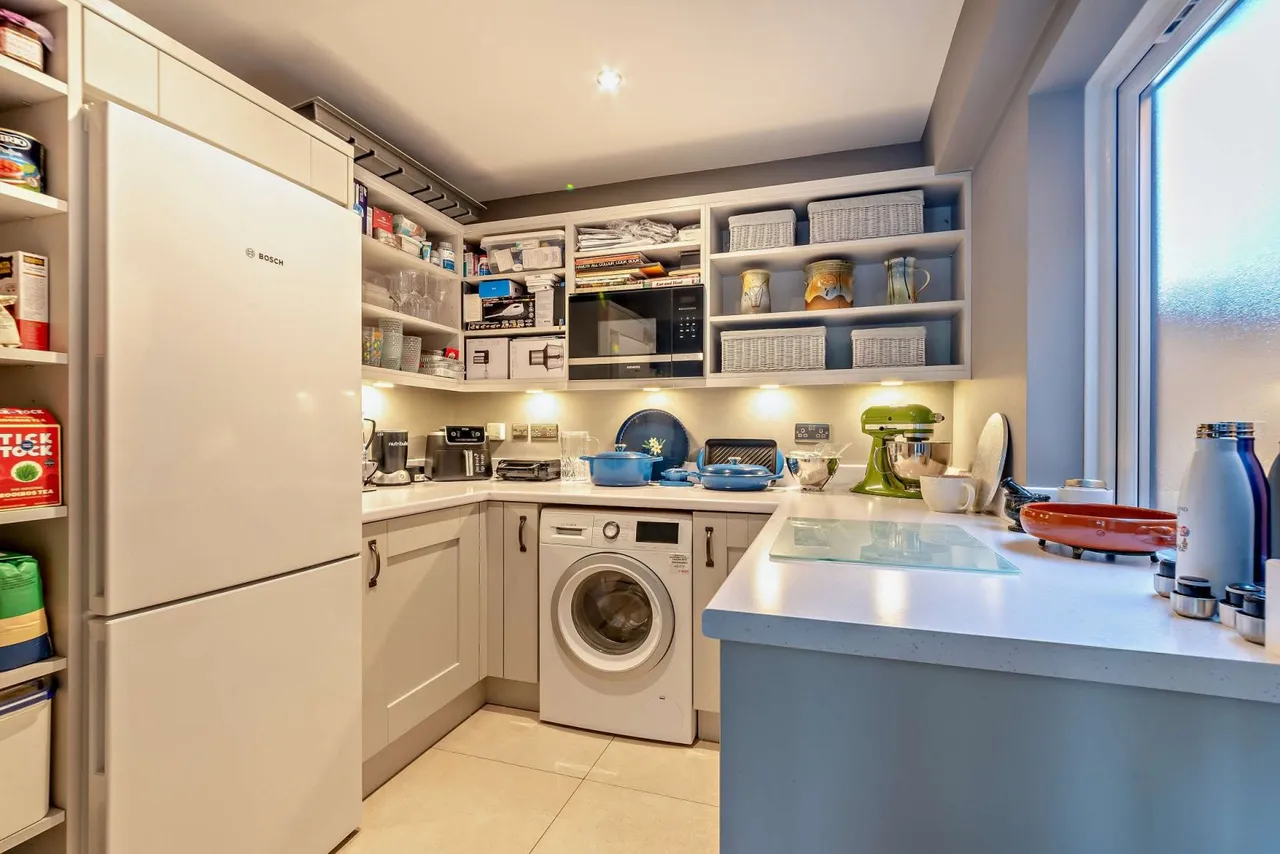 Saturn Croft, Winkfield Row, Bracknell, Berkshire, RG42 6PA, photo 6