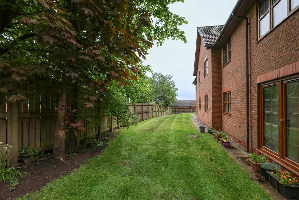 Broad Lane, Rochdale OL16 4AH, photo 11