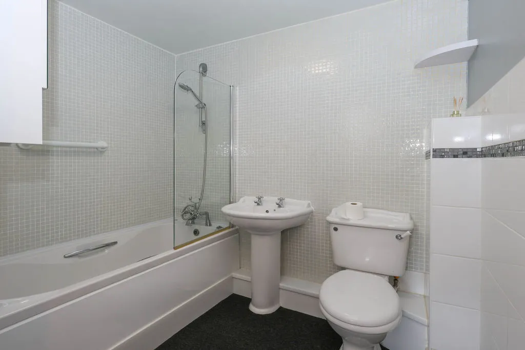 Broad Lane, Rochdale OL16 4AH, photo 8