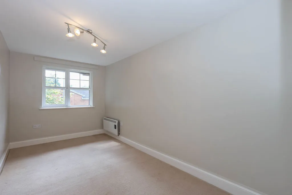 Broad Lane, Rochdale OL16 4AH, photo 7
