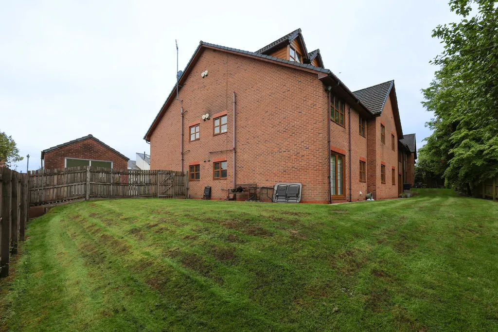 Broad Lane, Rochdale OL16 4AH, photo 9