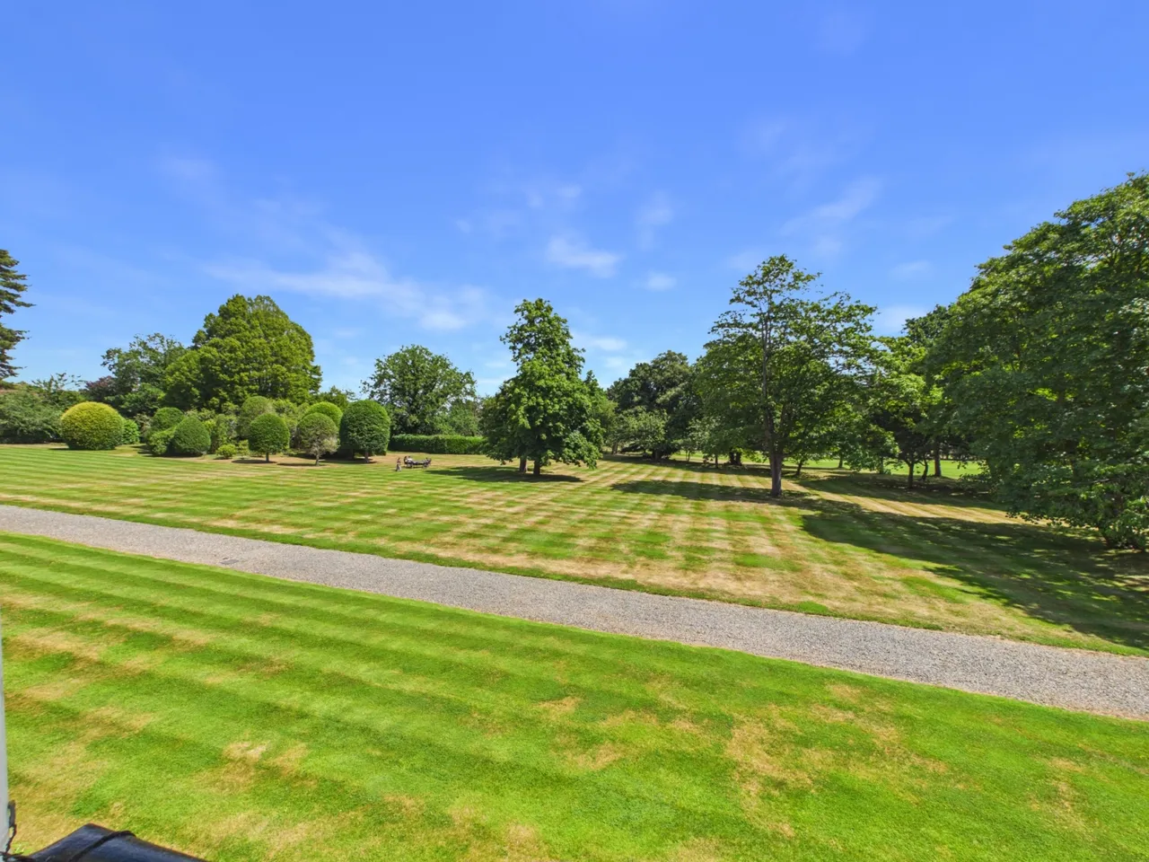 Park Lawn, Farnham Royal, SL2, photo 11