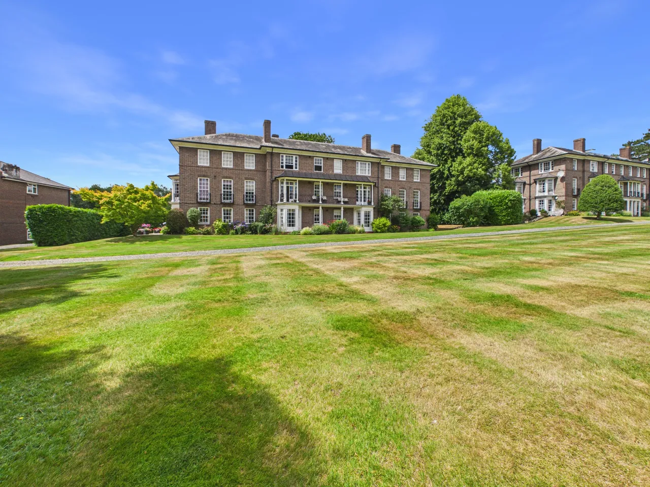 Park Lawn, Farnham Royal, SL2, photo 14