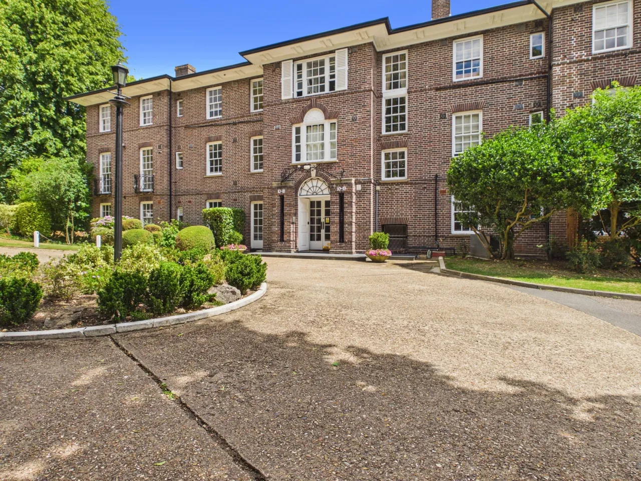 Park Lawn, Farnham Royal, SL2, photo 7