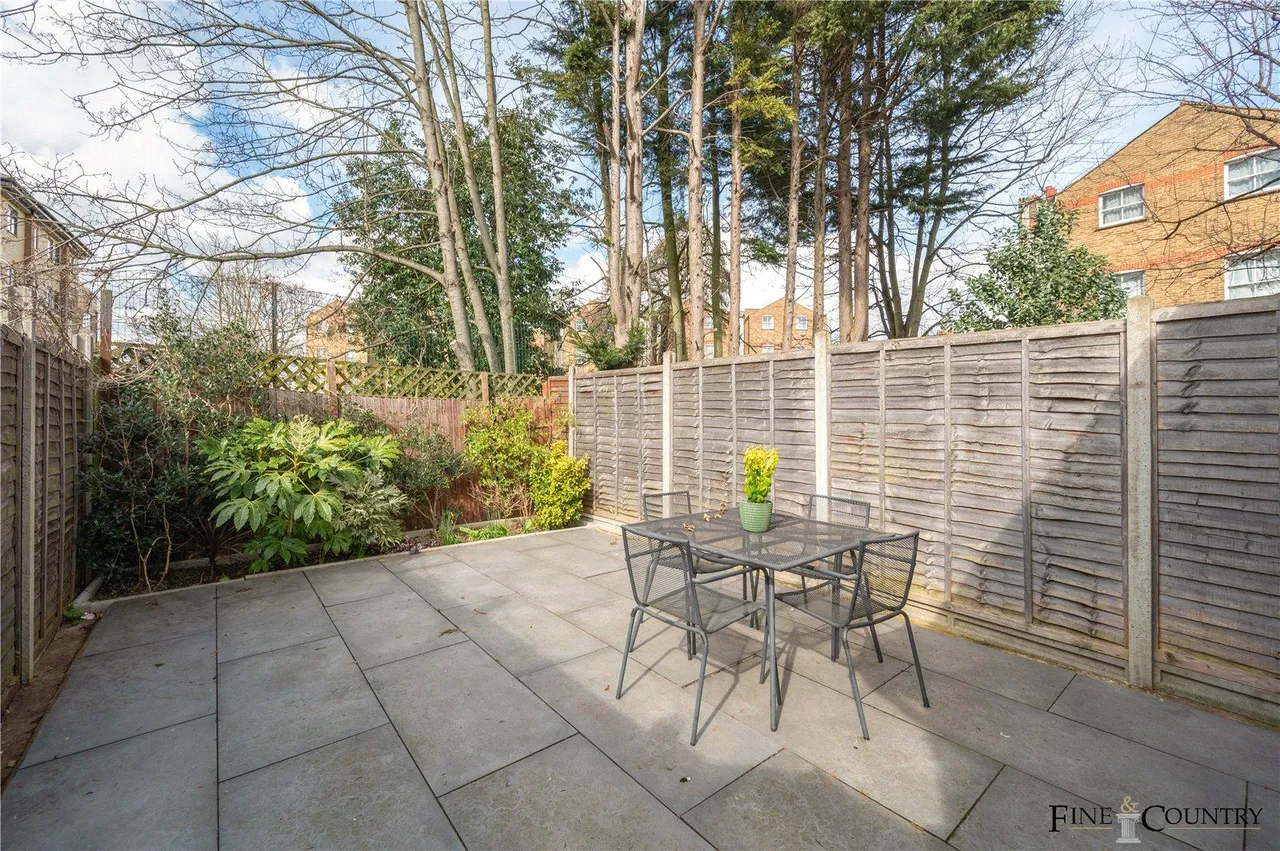 Mapeshill Place, London, photo 19