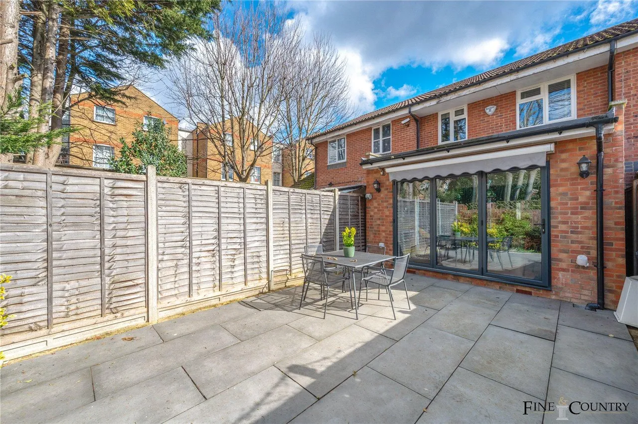 Mapeshill Place, London, photo 18