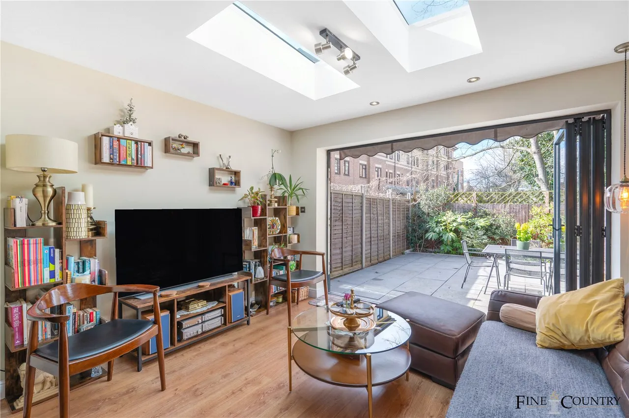 Mapeshill Place, London, photo 6