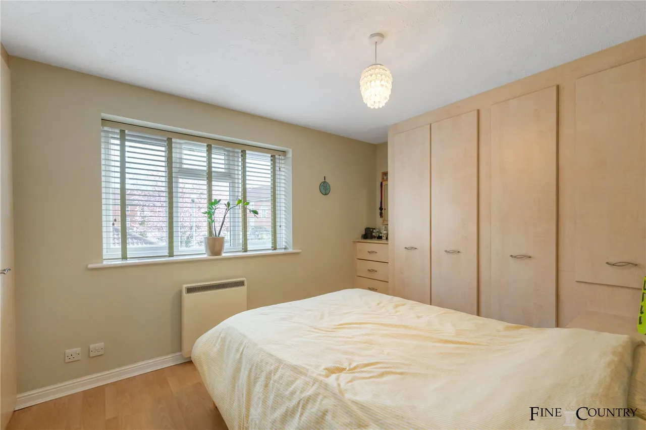 Mapeshill Place, London, photo 11