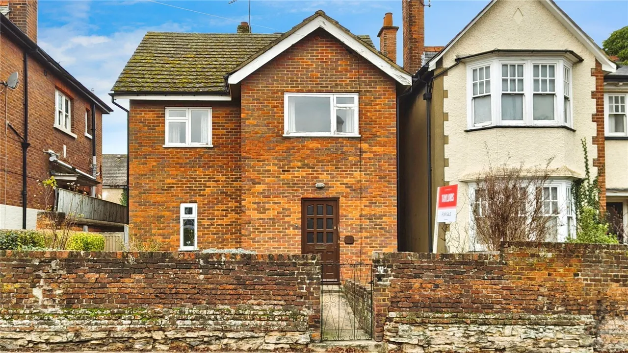 4 bed house for sale — Walton Road, Aylesbury, Buckinghamshire, HP21