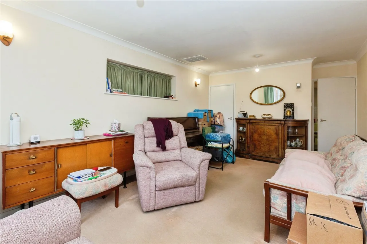 Walton Road, Aylesbury, Buckinghamshire, HP21, photo 3