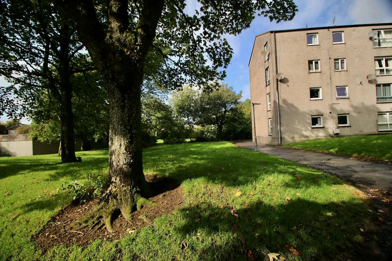 2 bed flat for sale — Cedar Road, Cumbernauld, G67 3AS