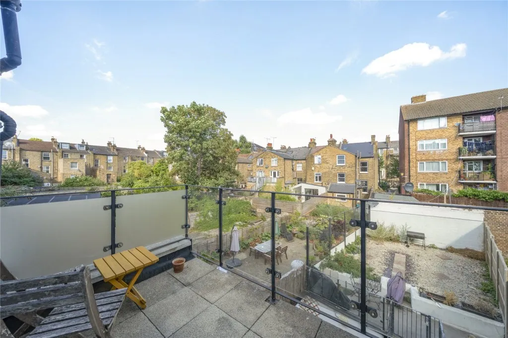 Median Road, E5, photo 8