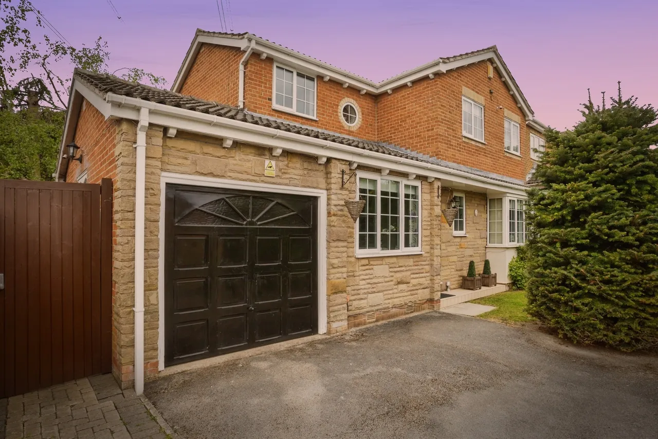 4 bed house for sale — Meadowcroft Road, Outwood, WAKEFIELD